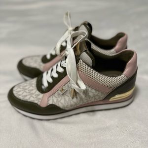 Michael Kors Sneakers.